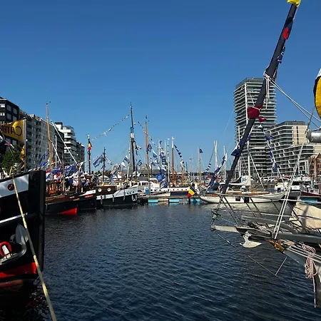 Apartment Chic & Cosy In 300m From Beach Free P In Street